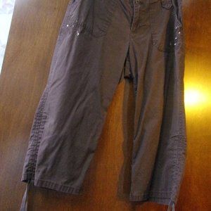 Gloria Vanderbilt Brown Embellished Capris Size 8